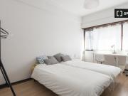 Espaçoso quarto em apartamento com 10 quartos no...