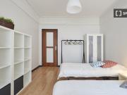 Espaçoso quarto em apartamento com 10 quartos no...