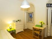 Espaçoso quarto para alugar em apartamento de 6 quartos...