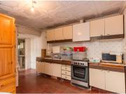 Espacio, ubicación y precio: transforma esta casa en tu...