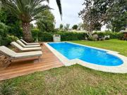 Espaciosa casa con amplia área social y piscina