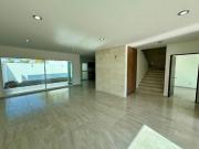 ESPACIOSA CASA CON JARDÍN LOMAS DE JURIQUILLA