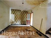 ESPACIOSA CASA CON TERRAZA Y CON MUCHAS POSIBILIDADES