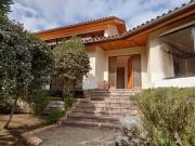 ESPACIOSA CASA RENOVADA CON JARDINES Y ALTA CONECTIVIDAD