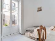 Espaciosa habitación con balcón en Plaza Mayor