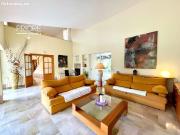 Espaciosa Villa con pista de tenis y piscina