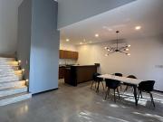 Espacioso townhouse con/sin muebles en renta