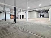 Especatucular bodega en zona comercial, San Isidro...
