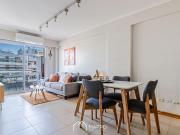 Espectacular 2 ambientes en piso alto con cochera y...