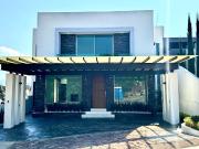 Espectacular casa con alberca en Vistas Altozano