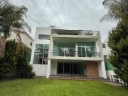 Espectacular Casa con un súper jardín, en condado de...