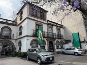ESPECTACULAR CASA CON USO DE SUELO EN EL CORAZÓN DE...