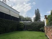 ESPECTACULAR CASA DE 2 NIVELES CON UN GRAN PATIO,...