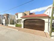 Espectacular Casa de 2 niveles sobre un amplio terreno...