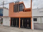 Espectacular Casa De 2 Niveles Ubicada En Calle...