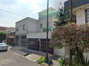 ESPECTACULAR CASA DE 2 NIVELES UBICADA EN CALLE... ESPECTACULAR CASA DE 2 NIVELES UBICADA EN CALLE...