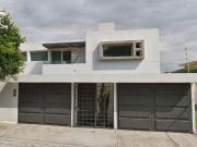 ESPECTACULAR CASA DE 2 NIVELES UBICADA EN CALLE MANUEL...