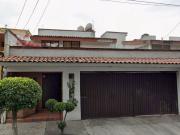 ESPECTACULAR CASA DE 2 NIVELES UBICADA EN CALLE VERNET,...