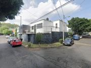 ESPECTACULAR CASA DE 2 NIVELES Y GRAN PATIO PRIVADO,...