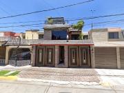 ESPECTACULAR CASA DE 3 NIVELES, UBICADA EN CALLE GANTE,...