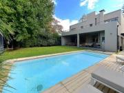 Espectacular casa de 5 ambientes y dependencia en venta