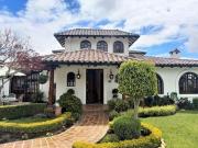 Espectacular Casa de Estilo Rústico en Venta, Cotacachi