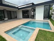 ESPECTACULAR CASA DE ESTRENO AL LAGO EN PACIFICA
