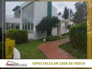 Espectacular Casa de Venta, doble seguridad en conjunto...