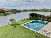 Espectacular casa en alquiler al agua!