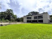 ESPECTACULAR CASA EN CALLE CERRADA DE LA LAGUNITA...