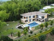 ESPECTACULAR CASA EN CERRITOS