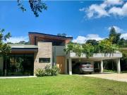 Espectacular casa en El Retiro cerca a la Fe