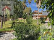 Espectacular casa en Punta Chica, con piscina, parrila y...