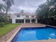 Espectacular casa en renta en exclusiva Urbanización