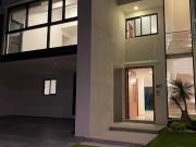 Espectacular casa en Vebta enfrente de Sonata