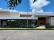 ESPECTACULAR CASA EN VENTA CON DISEÑO DE LUJO MERIDA...