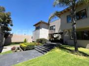 Espectacular CASA EN VENTA EN CUMBRES DE STA. FÉ