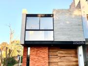 ESPECTACULAR CASA EN VENTA EN MADEIRAS JUNTO A VALLE...