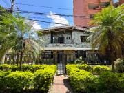 Espectacular casa esquinera en venta Laureles