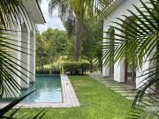 Espectacular Casa Estilo Miami / Frente Campo de Golf