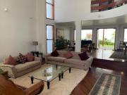 ESPECTACULAR CASA FRENTE A PARQUE – LA ENCANTADA DE VILLA