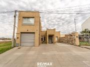 ESPECTACULAR CASA FRENTE AL PARQUE SAN MARTIN