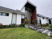 ESPECTACULAR CASA MODERNA EN LA PLANICIE