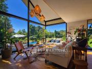 Espectacular casa moderna, totalmente amoblada, en Fundo...