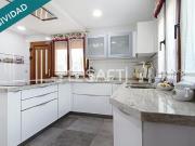 ? Espectacular casa reformada con garaje industrial y...