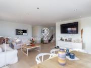 Espectacular casa reformada con vistas al mar en venta...