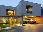 PATIO DE LUJO: ALBERCA CLIMATIZADA, PERGOLA DESLIZABLE