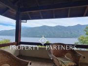 Espectacular casa riberana al lago Caburgua Renahue