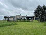 ESPECTACULAR CASA SOBRE CHACRA EN LAGUNA VITEL