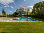 Espectacular chalet con piscina y un gran jardín en...